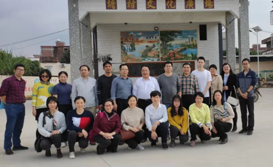 省地方志办党组成员、副主任丘洪松带队到对口帮扶村慰问420.png
