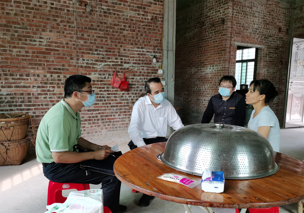 省地方志办党组书记主任陈华康带队深入对口帮扶贫困村调研
